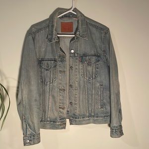 Levi’s trucker denim jacket, excellent condition, size M